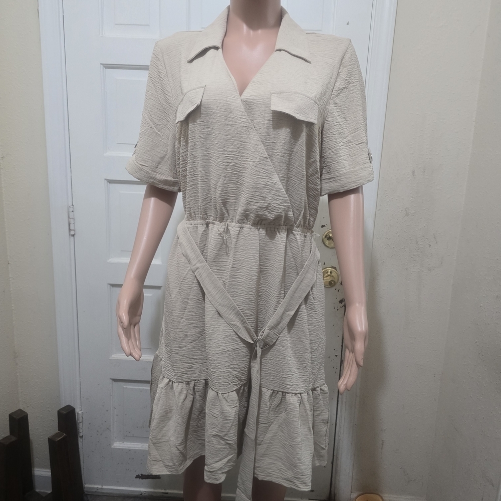 Adrienne Vittadini Cream Textured Short-Sleeve Wrap Midi Dress